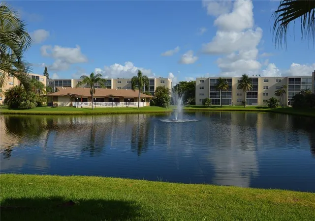 33rd image of 425 Se 11th Ter #302, Dania Beach, FL 33004 | MLS# F10550319