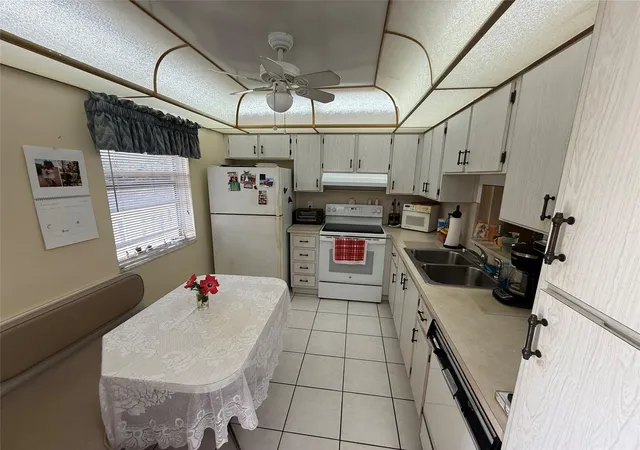3rd image of 425 Se 11Th Ter, Dania Beach, FL 33004