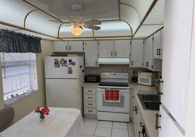 4th image of 425 Se 11Th Ter, Dania Beach, FL 33004