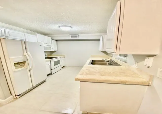 Homes for sale in Lake Worth Beach, FL | 3303 Kirk Rd, Lake Worth Beach, FL 33461
