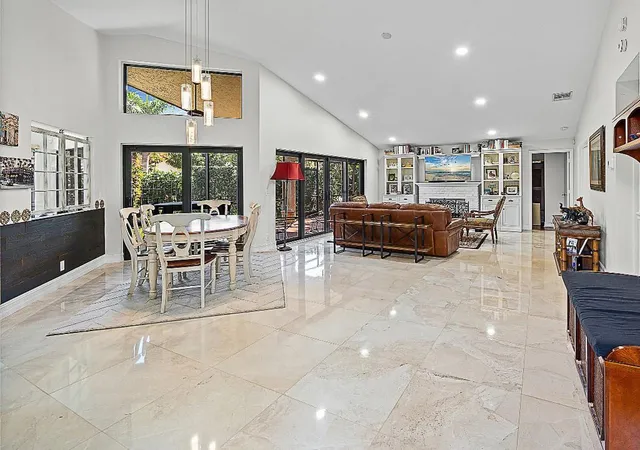 3rd image of 23313 Water Cir, Boca Raton, FL 33486 | MLS# F10549056