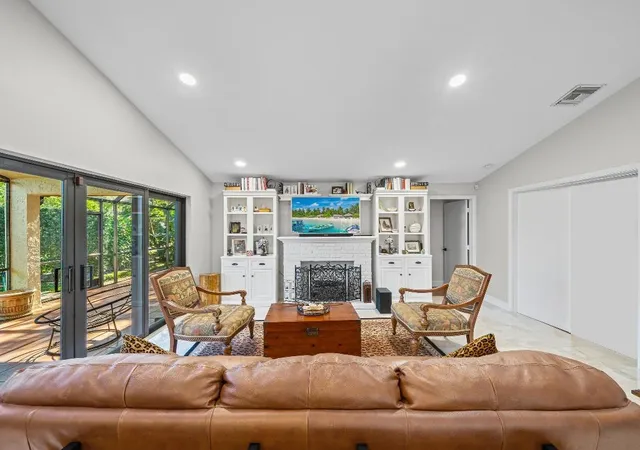 4th image of 23313 Water Cir, Boca Raton, FL 33486 | MLS# F10549056