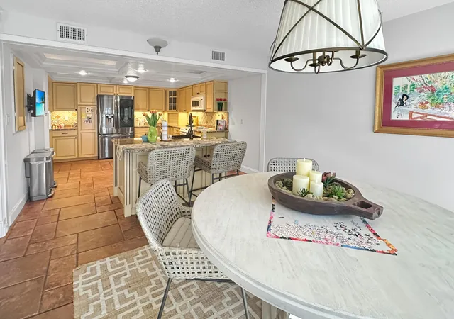 4th image of 3400 Twin Lakes Ter #201, Fort Pierce, FL 34951 | MLS# R11160919