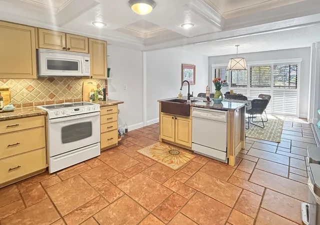 5th image of 3400 Twin Lakes Ter #201, Fort Pierce, FL 34951 | MLS# R11160919