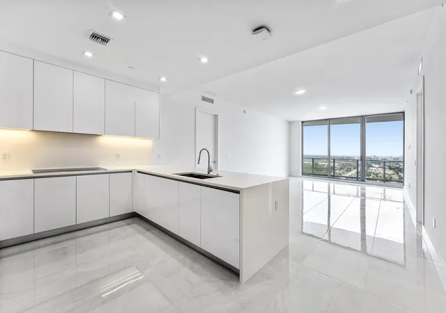 3rd image of 220 Lake Shore Dr #2005, Lake Park, FL 33403 | MLS# R11160973
