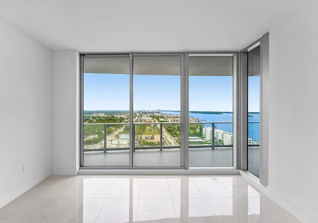 4th image of 220 Lake Shore Dr #2005, Lake Park, FL 33403 | MLS# R11160973