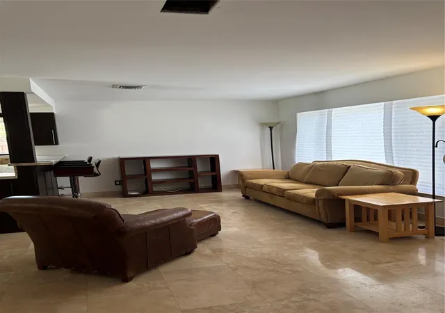 2nd image of 1126 Lincoln St, Hollywood, FL 33019 | MLS# F10550527