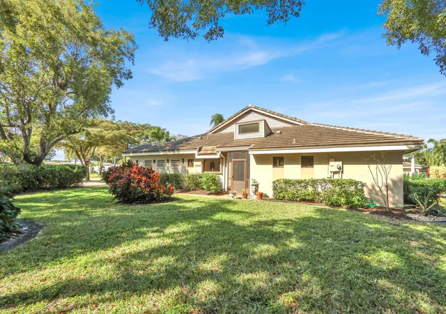 Homes for sale in Lake Worth, FL | 6965 Parisian Wy, Lake Worth, FL 33467 | MLS# R11161031