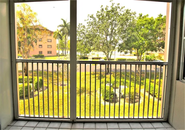 Homes for sale in Hollywood, FL | 1200 Sw 130Th Ave #210-G, Hollywood, FL 33027 | MLS# F10550571