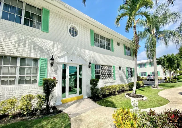 2nd image of 6263 Ne 19th Ave #906, Fort Lauderdale, FL 33308 | MLS# F10550630