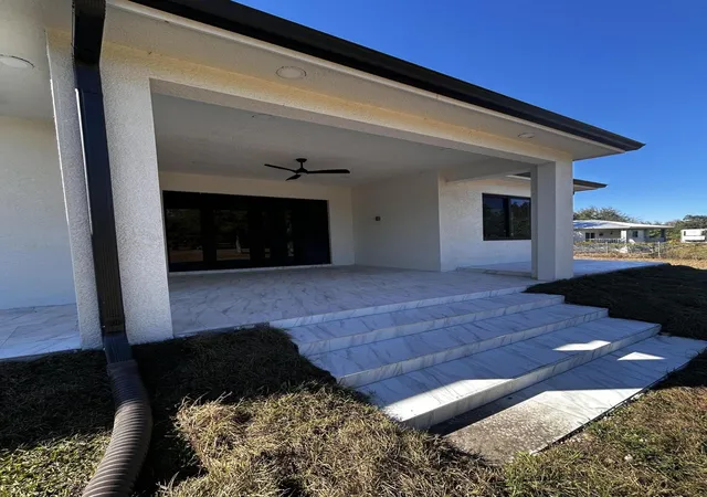 3rd image of 745 N Estribo St, Clewiston, FL 33440 | MLS# R11161290