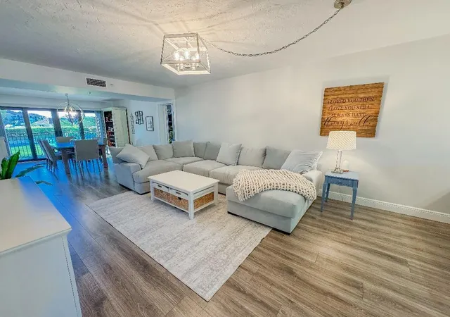 3rd image of 901 Seafarer Cir #101, Jupiter, FL 33477 | MLS# F10550324