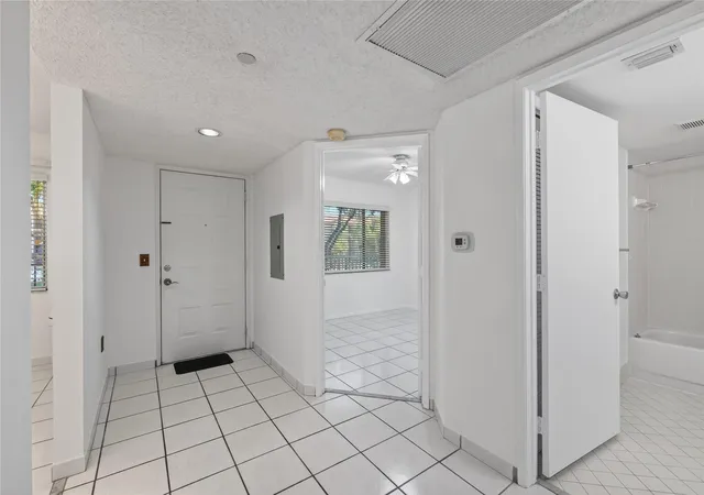 5th image of 900 Sw 142Nd Ave #213l, Pembroke Pines, FL 33027 | MLS# F10546170