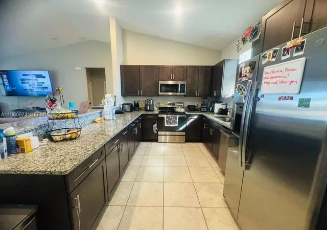 4th image of 9042 E Broad Circle, La Belle, FL 33935 | MLS# A11960672
