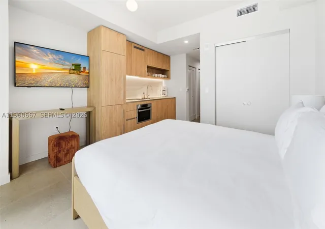 5th image of 11 Ne 6 #1802, Miami, FL 33132 | MLS# A11960667
