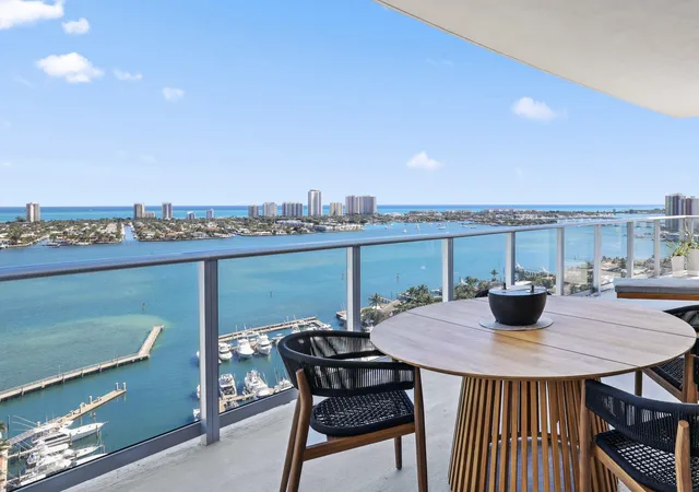3rd image of 220 Lake Shore Dr #2112, Lake Park, FL 33403 | MLS# R11161442