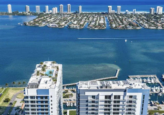4th image of 220 Lake Shore Dr #2112, Lake Park, FL 33403 | MLS# R11161442