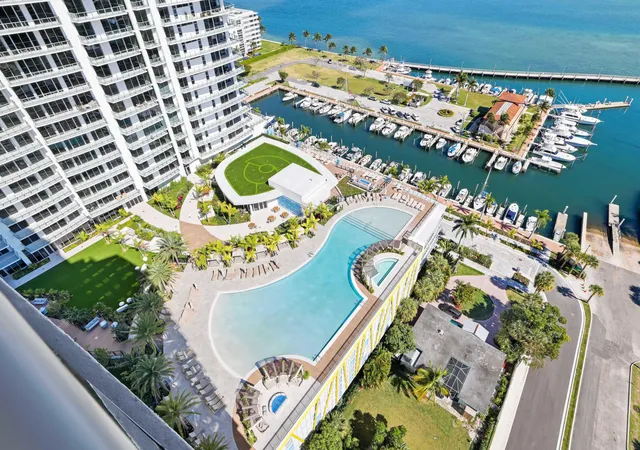 5th image of 220 Lake Shore Dr #2112, Lake Park, FL 33403 | MLS# R11161442