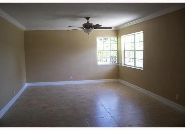 3rd image of 711 Fernwood Dr, West Palm Beach, FL 33405 | MLS# R11161504