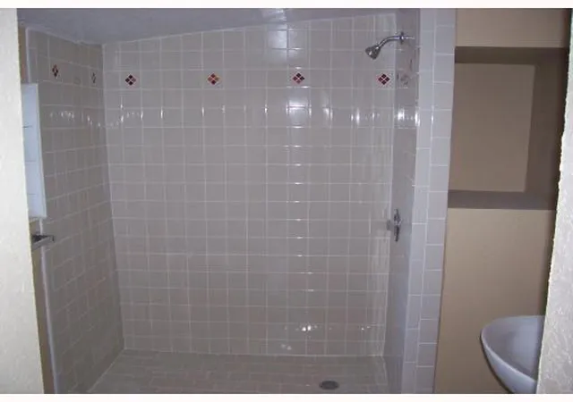 4th image of 711 Fernwood Dr, West Palm Beach, FL 33405 | MLS# R11161504