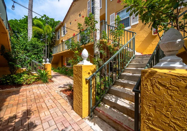 3rd image of 1020 Lake Shore Dr, Lake Park, FL 33403