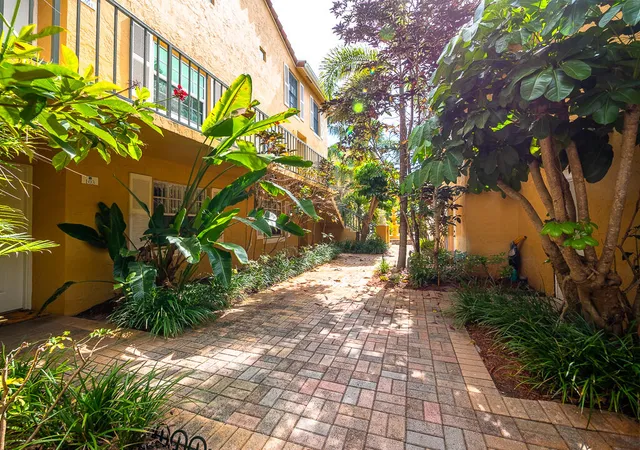 5th image of 1020 Lake Shore Dr, Lake Park, FL 33403