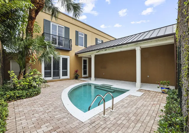 Homes for sale in Hobe Sound, FL | 11627 Se Florida Ave, Hobe Sound, FL 33455 | MLS# R11161591