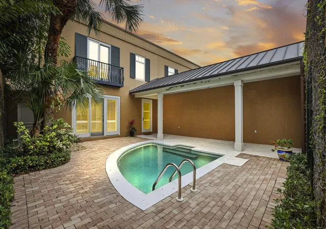Homes for sale in Hobe Sound, FL | 11627 Se Florida Ave, Hobe Sound, FL 33455 | MLS# R11161591