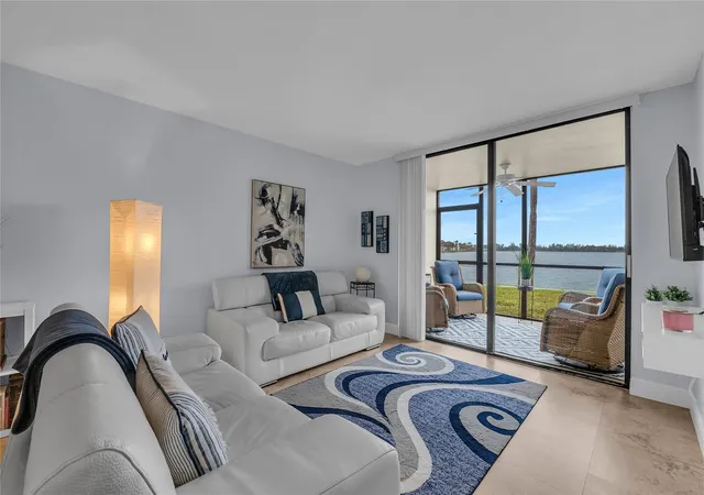2nd image of 112 Lake Emerald Dr #104, Oakland Park, FL 33309 | MLS# F10550591