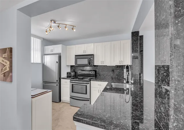 5th image of 112 Lake Emerald Dr, Oakland Park, FL 33309
