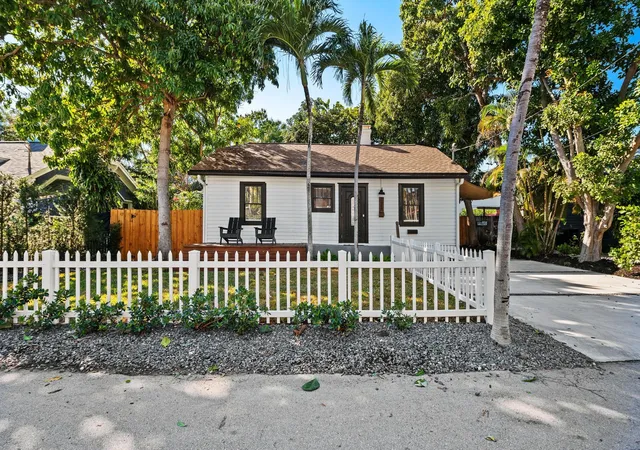 Homes for sale in Fort Lauderdale, FL | 713 Ne 17th Rd, Fort Lauderdale, FL 33304 | MLS# F10550158