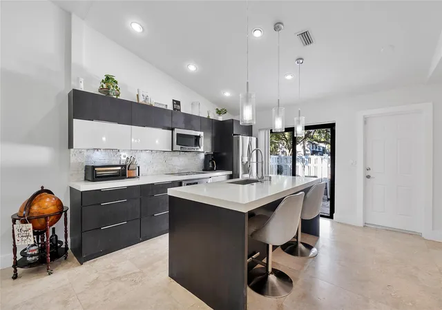 2nd image of 3260 Carambola Cir #2550, Coconut Creek, FL 33066 | MLS# F10550812