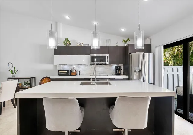 4th image of 3260 Carambola Cir #2550, Coconut Creek, FL 33066 | MLS# F10550812