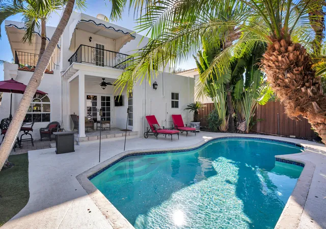 1st image of 137 Edgewood Dr, West Palm Beach, FL 33405 | MLS# R11162124
