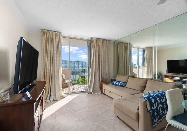 2nd image of 777 S Federal Hy #811-d, Pompano Beach, FL 33062 | MLS# F10549293