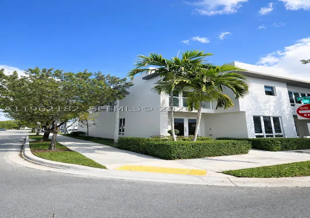 Homes for sale in Doral, FL | 10565 Nw 64th Way, Doral, FL 33178 | MLS# A11962182