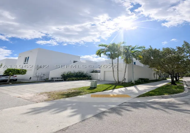 Homes for sale in Doral, FL | 10565 Nw 64Th Wy, Doral, FL 33178