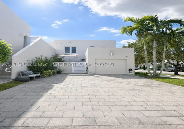 Homes for sale in Doral, FL | 10565 Nw 64Th Wy, Doral, FL 33178