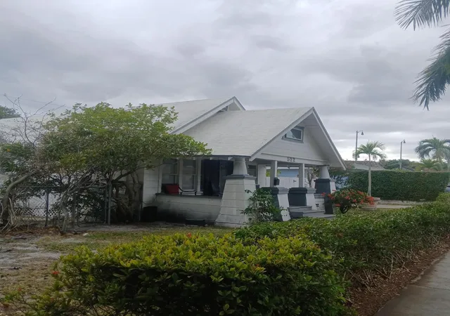 2nd image of 522 49th St, West Palm Beach, FL 33407 | MLS# R11162183