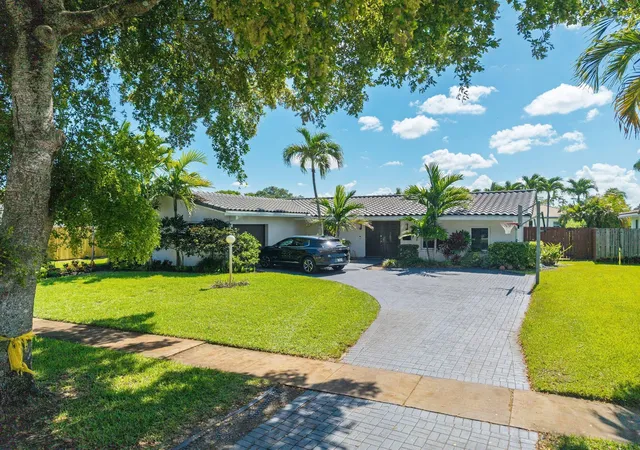 Homes for sale in Hollywood, FL | 4000 N 36th Ave, Hollywood, FL 33021 | MLS# F10550247