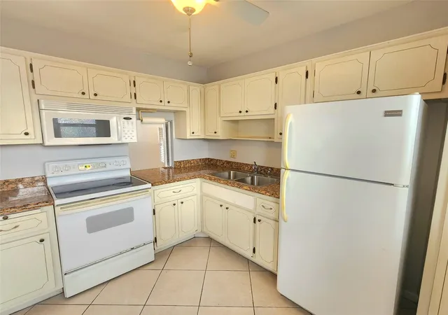 2nd image of 2223 Park Ln #105, Hollywood, FL 33021 | MLS# F10548154
