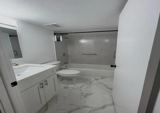 Homes for sale in Hialeah, FL | 7035 Nw 186th Street, Hialeah, FL 33015 | Houzeo