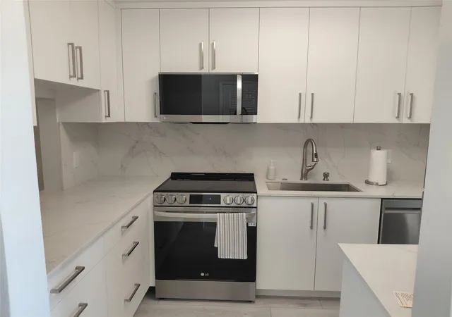 Homes for sale in Lighthouse Point, FL | 1951 Ne 39th St #127, Lighthouse Point, FL 33064 | MLS# F10549105