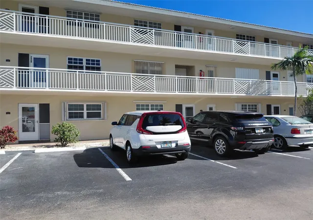 Homes for sale in Lighthouse Point, FL | 1951 Ne 39th St #127, Lighthouse Point, FL 33064 | MLS# F10549105
