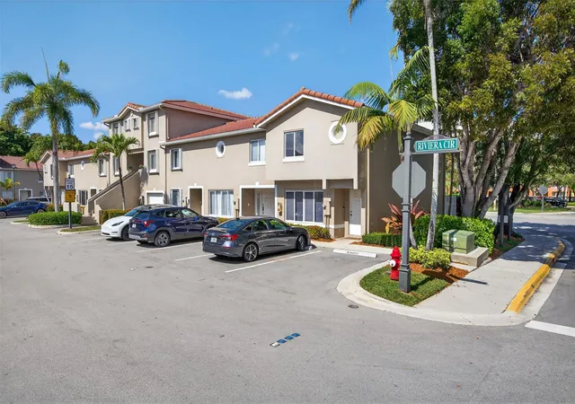 Homes for sale in Weston, FL | 245 Riviera Cir #245, Weston, FL 33326 | MLS# F10551191
