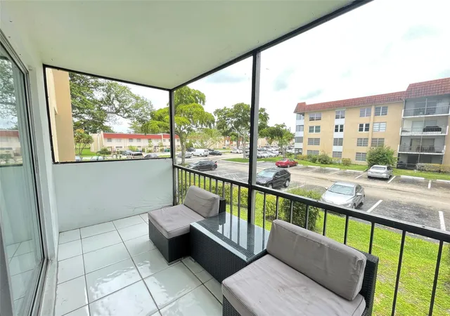 5th image of 4156 Inverrary Dr, Lauderhill, FL 33319