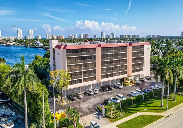 Homes for sale in Pompano Beach, FL | 740 S Federal Hwy, Pompano Beach, FL 33062