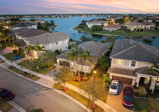 Homes for sale in Parkland, FL | 8550 Lakeside Bnd, Parkland, FL 33076 | MLS# F10551394