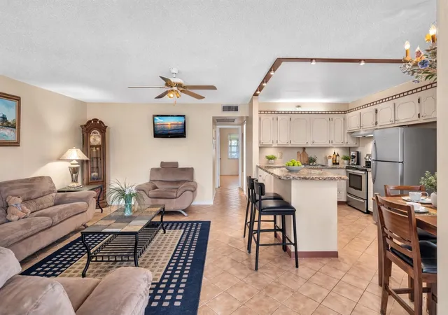 3rd image of 238 Ventnor Q #238, Deerfield Beach, FL 33442 | MLS# F10551413