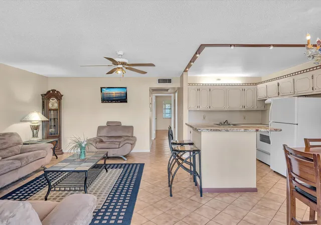 4th image of 238 Ventnor Q #238, Deerfield Beach, FL 33442 | MLS# F10551413